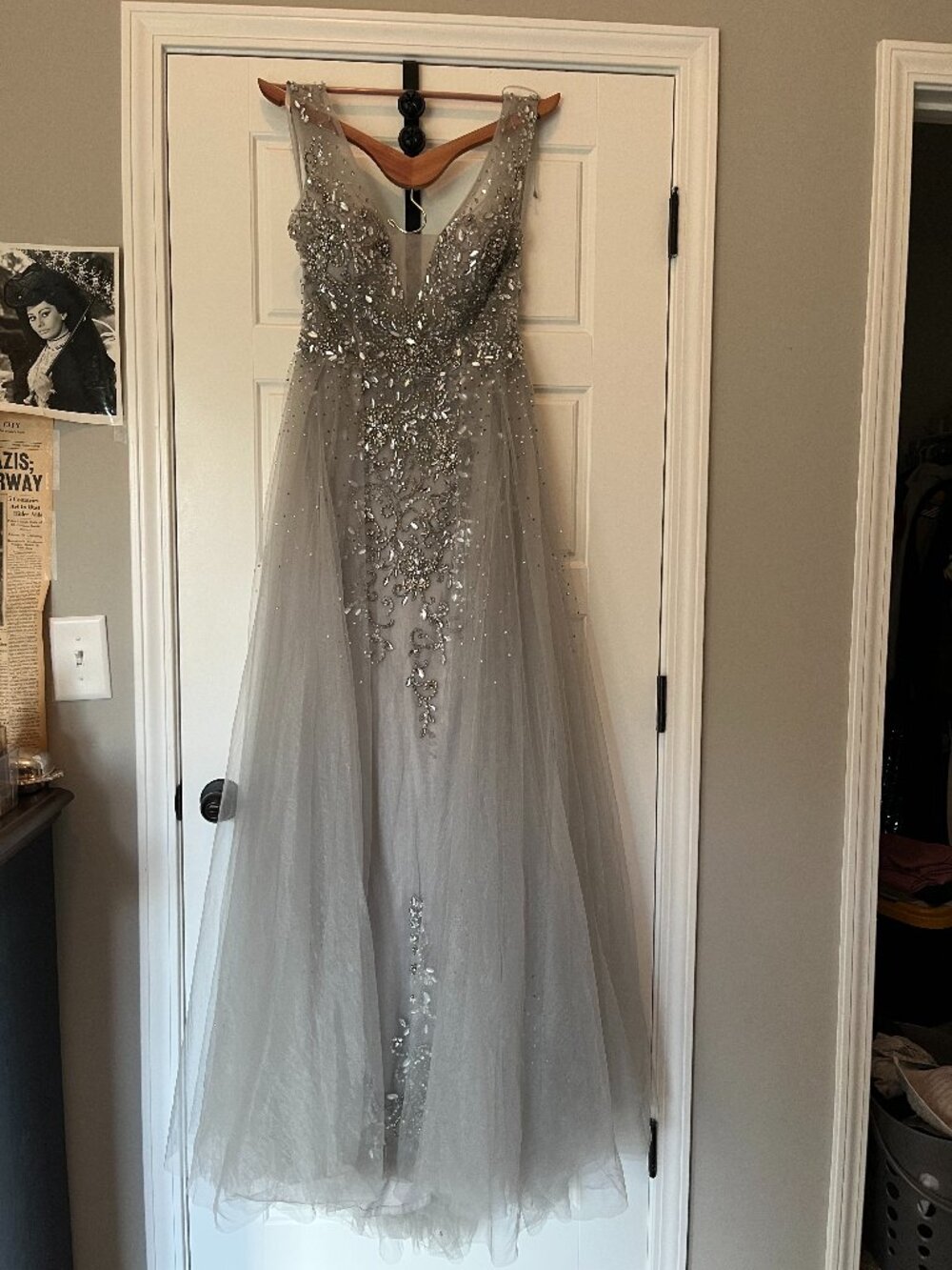 Gorgeous vintage-inspired silver/grey embellished evening gwon